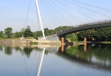 Brücke über das Hafenbecken Graf Bismarck in Gelsenkirchen